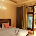 Sapphire Home Stay Near Nizamuddin Railway Station