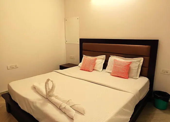 Sapphire Home Stay Near Nizamuddin Railway Station