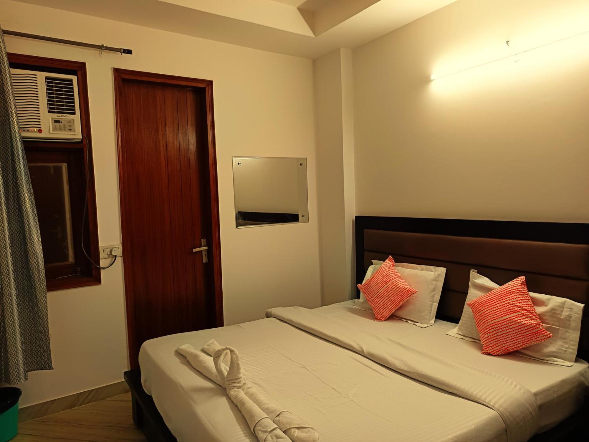 Sapphire Near Nizamuddin Railway Station Homestay