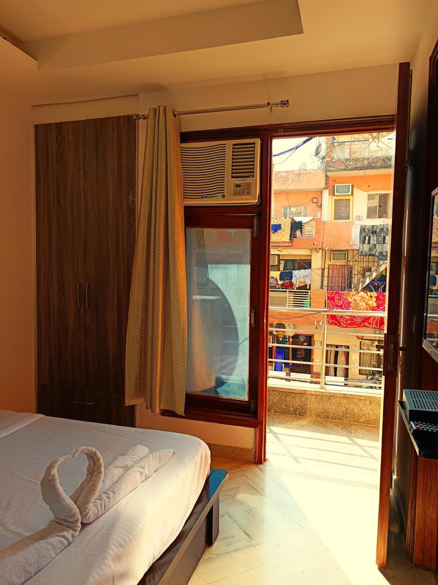 Sapphire Near Nizamuddin Railway Station Homestay