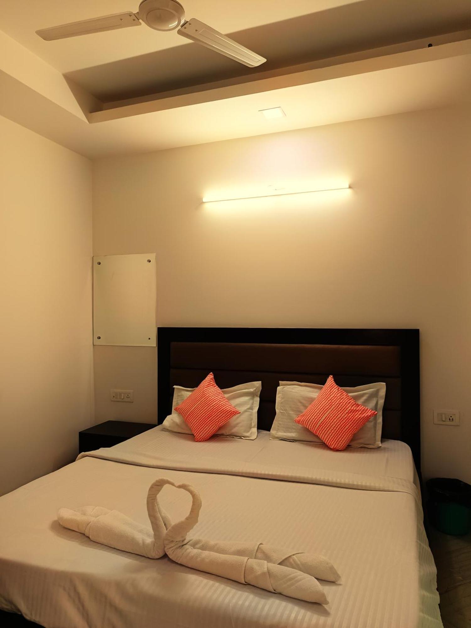 Homestay Sapphire Near Nizamuddin Railway Station New Delhi