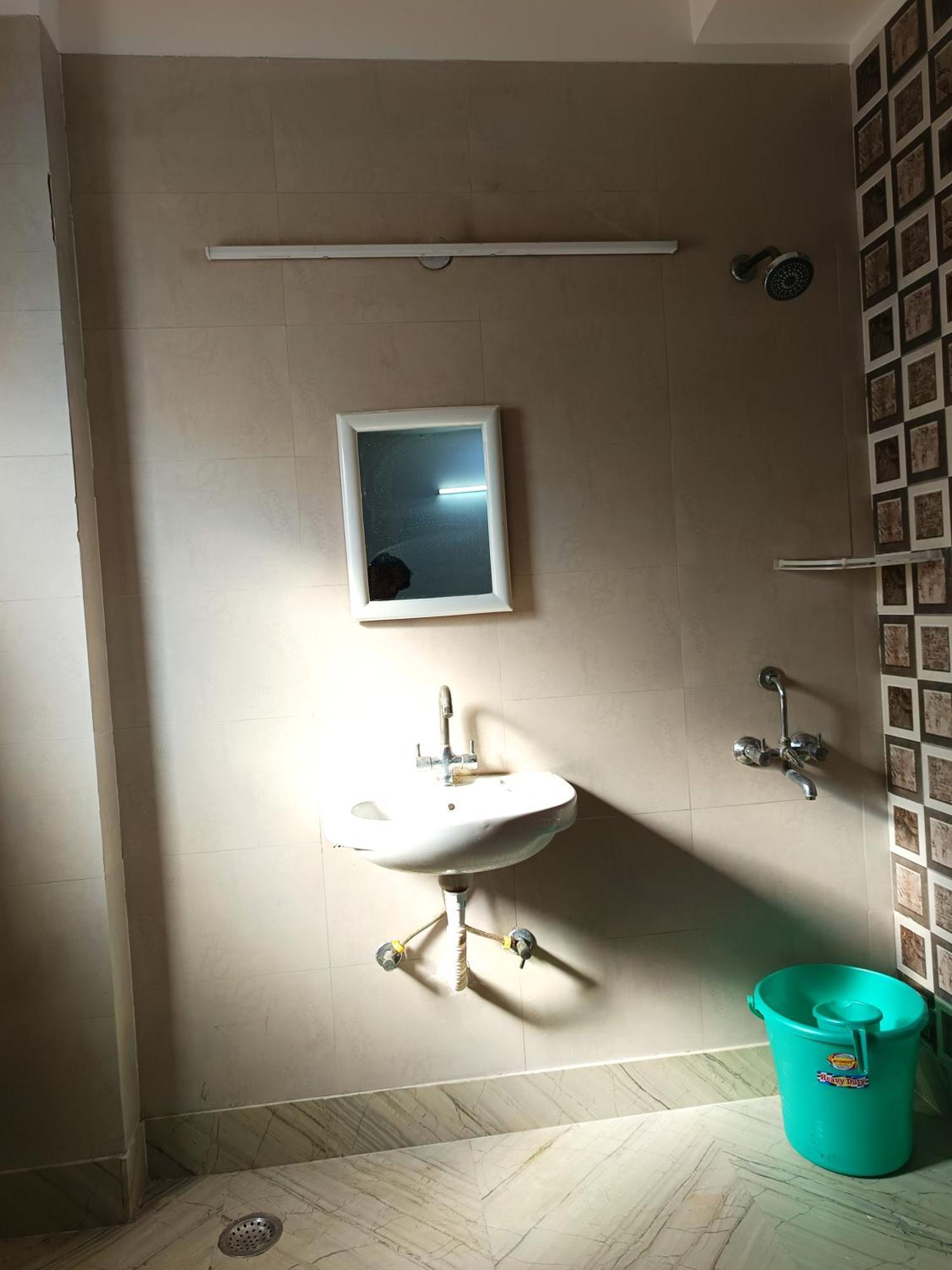 Homestay Sapphire Near Nizamuddin Railway Station *