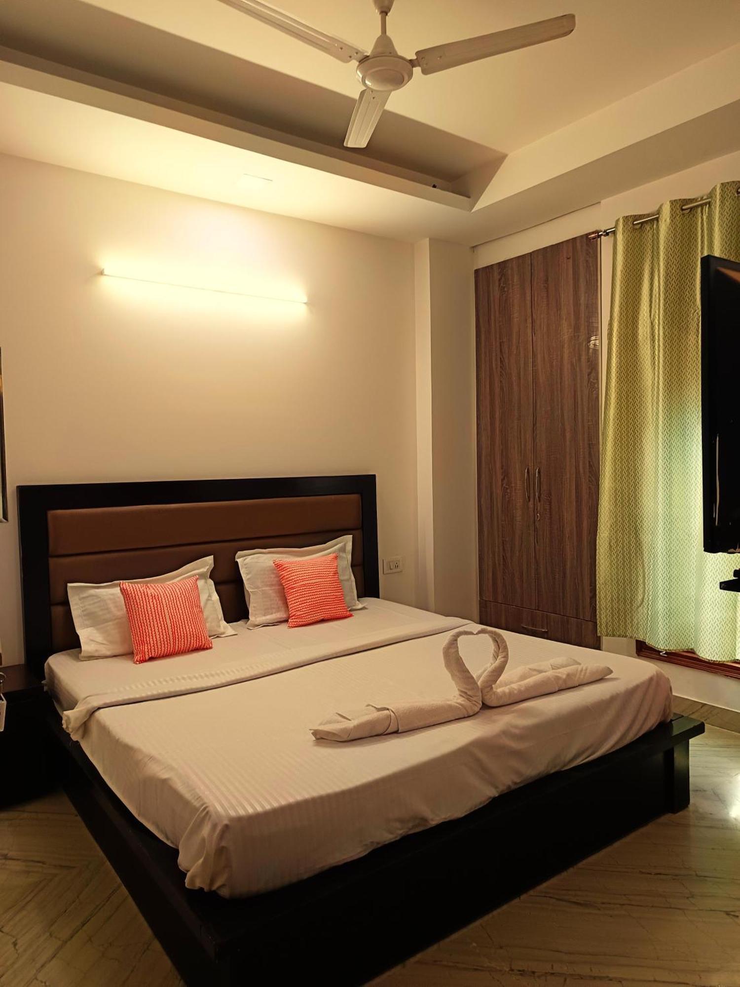 Sapphire Near Nizamuddin Railway Station * New Delhi